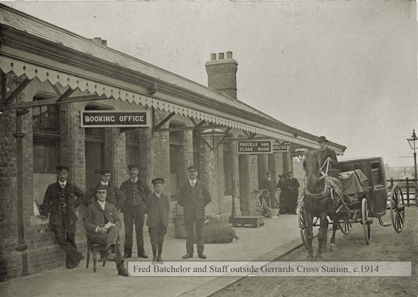gx2-15-Fred Batchelor and Staff, outside GX Station c1914